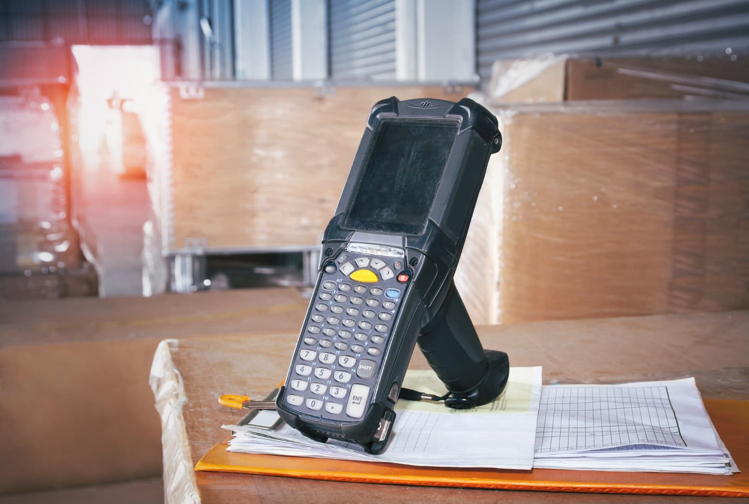 Fixed RFID reader scanning asset tags