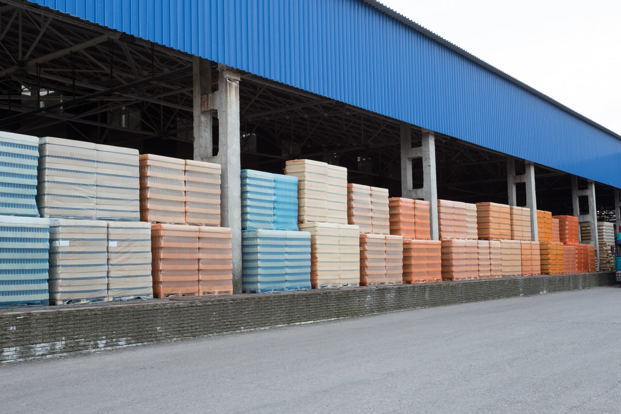 Efficient construction material handling at a job site Efficient construction material handling at a job site